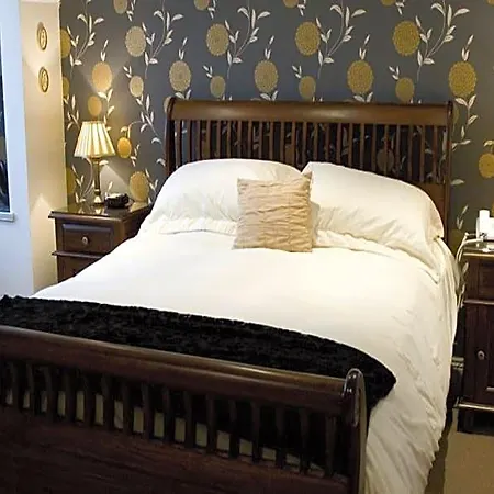 Rivermount House Hotel *