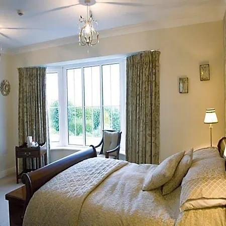 Rivermount House Hotel *